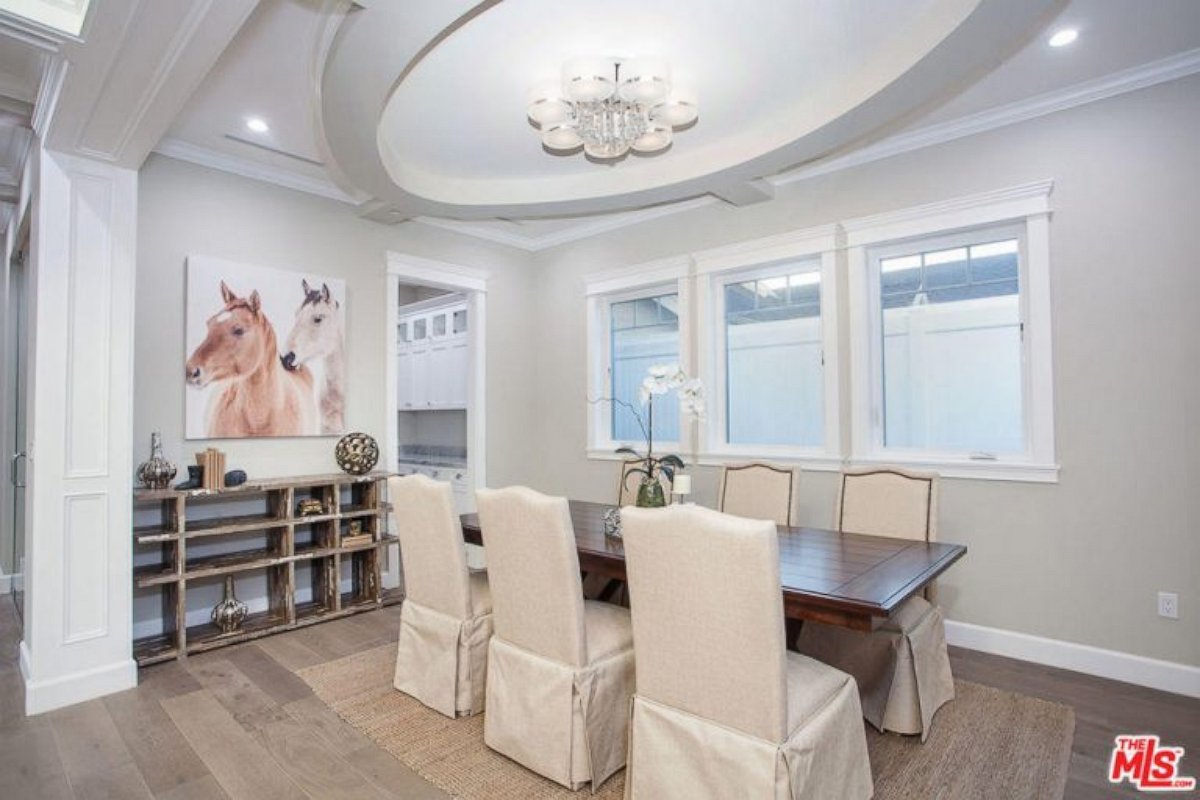 PHOTO: The dining room inside Ne-Yo's $1.9 million California home.