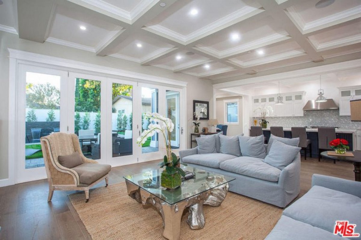 PHOTO: The living room inside Ne-Yo's $1.9 million California home.
