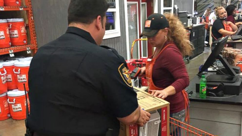 Police, strangers fix 95-year-old's air conditioner after Texas heat ...