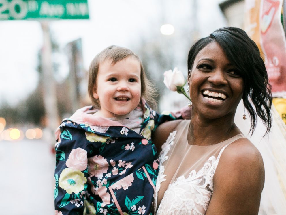 PHOTO: A little girl thought this bride, Shandace Robertson, was the real-life princess from the cover of her favorite book.