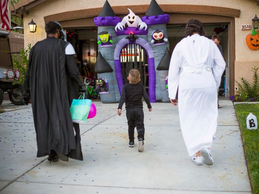 PHOTO: Carter Sarkar, 5, who suffers from Sanfilippo syndrome, had his neighborhood block celebrating his 5th birthday with an early Halloween party on May 21 in Castaic, California.