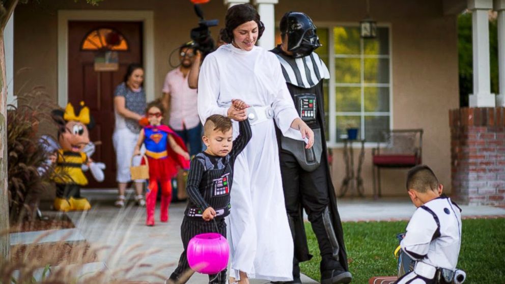PHOTO: Carter Sarkar, 5, who suffers from Sanfilippo syndrome, had his neighborhood block celebrating his 5th birthday with an early Halloween party on May 21 in Castaic, California.