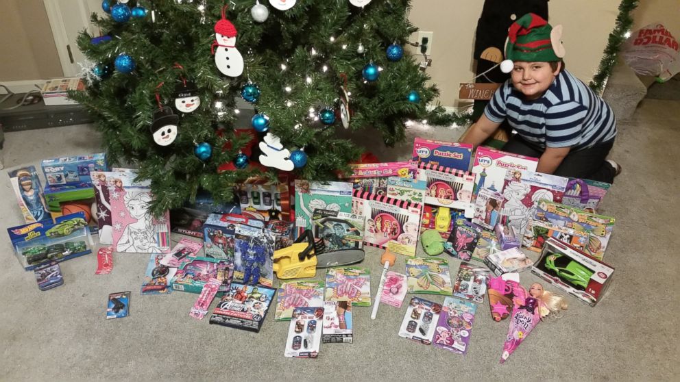 6-Year-Old Sells Artwork to Buy Christmas Gifts for Kids in Need - ABC News