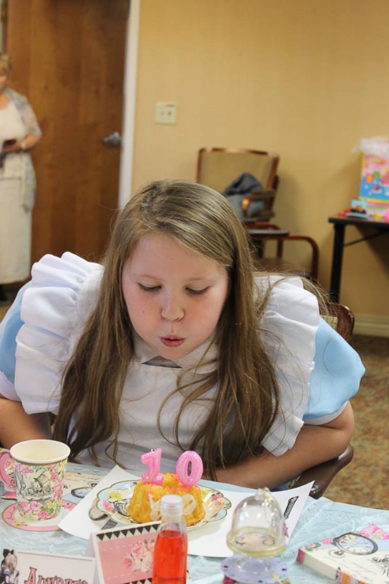 PHOTO: Ellie Boshers moved her 10th birthday party to her grandmother's nursing home so her grandmother wouldn't miss it.