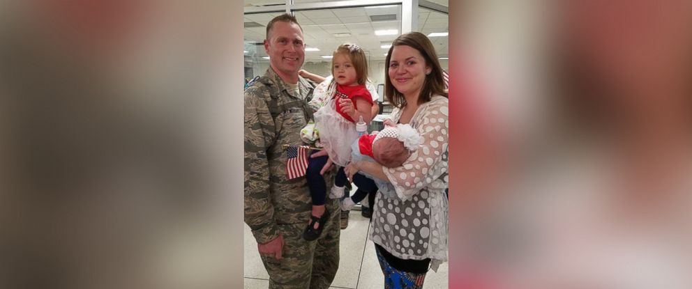 PHOTO: Sgt. Scott Cartwright met his 4-month-old baby girl, Jacqueline Eloise, for the first time on Monday at the John Glenn International Airport in Columbus, Ohio.