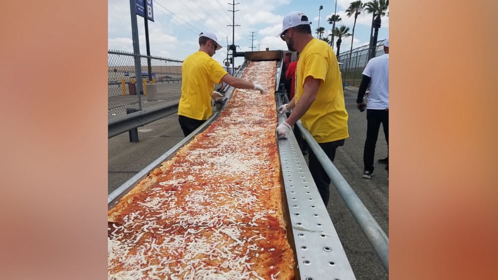 Mile Long Pizza Breaks Guinness World Record Slices Help Feed Homeless Abc News