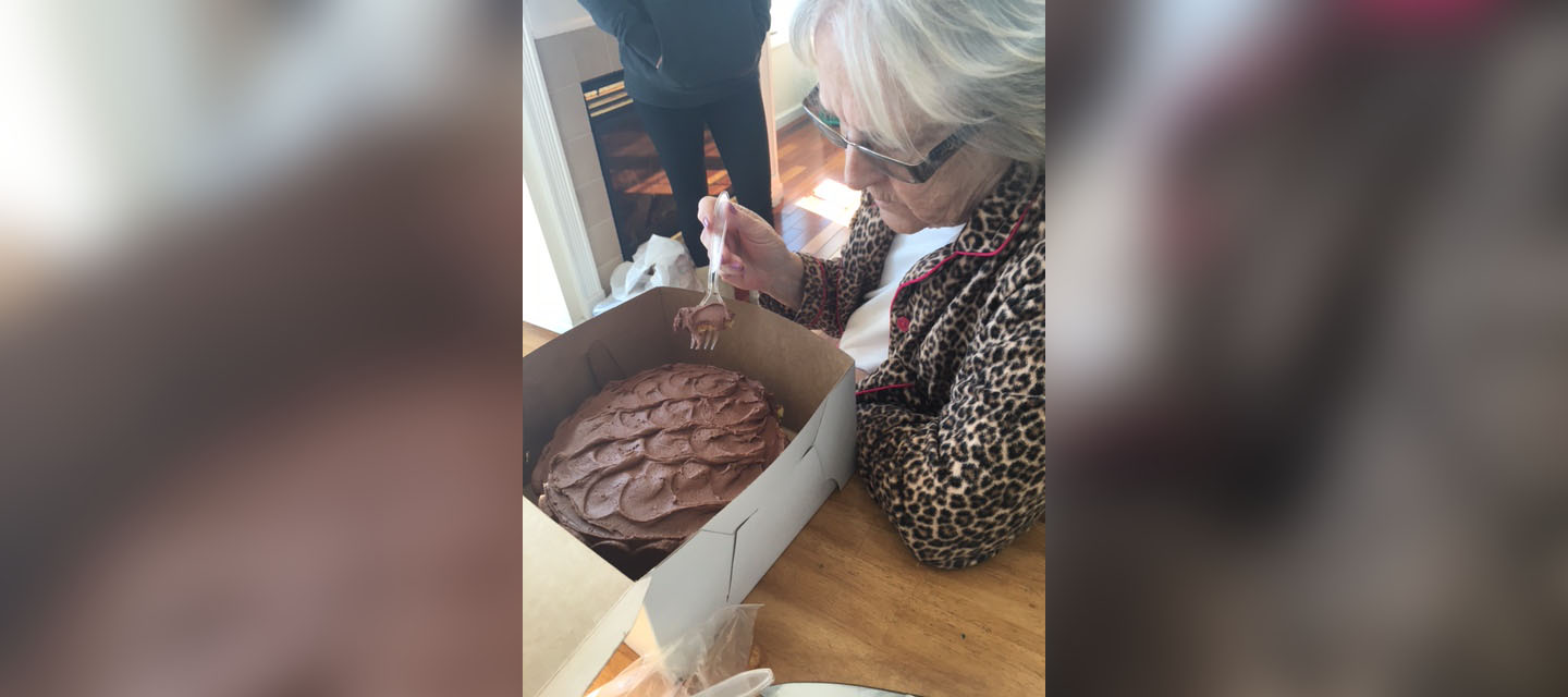 PHOTO: Patricia Kelly, who was diagnosed with leukemia, eating cake during her final beach weekend in Long Beach Island in New Jersey.