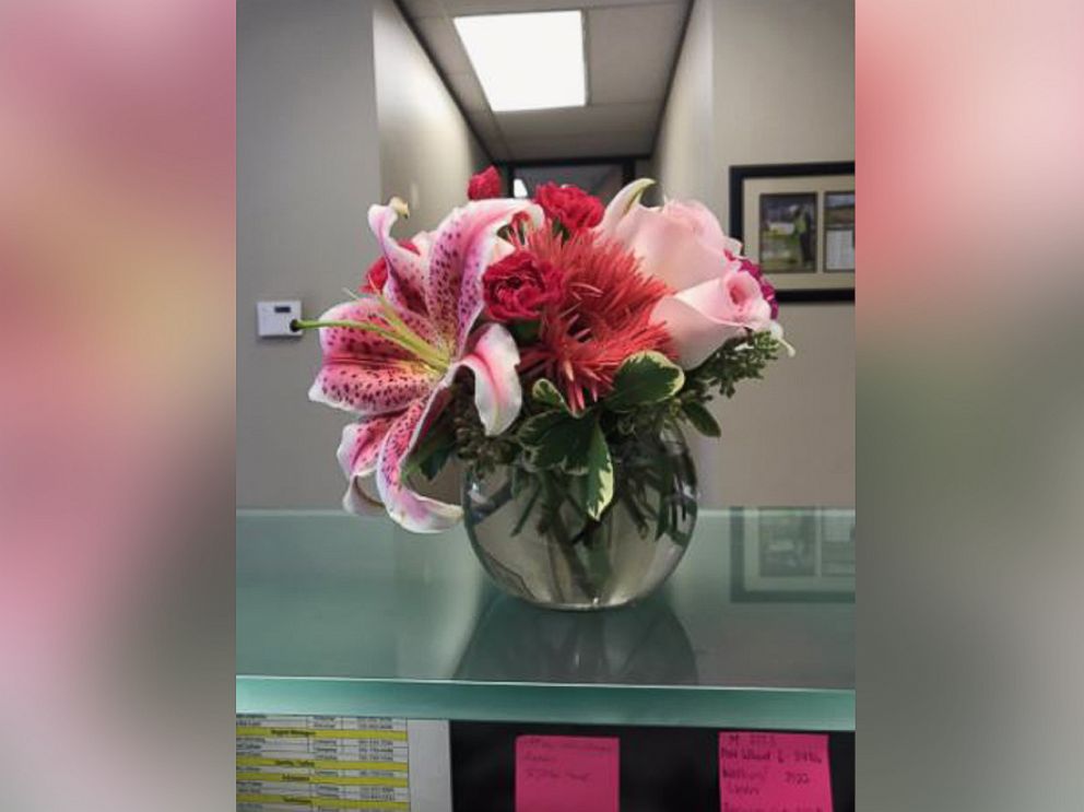 PHOTO: Morgan Lynn tweeted photos of the note and flowers her dad sent her mom on the day their divorce was finalized. 