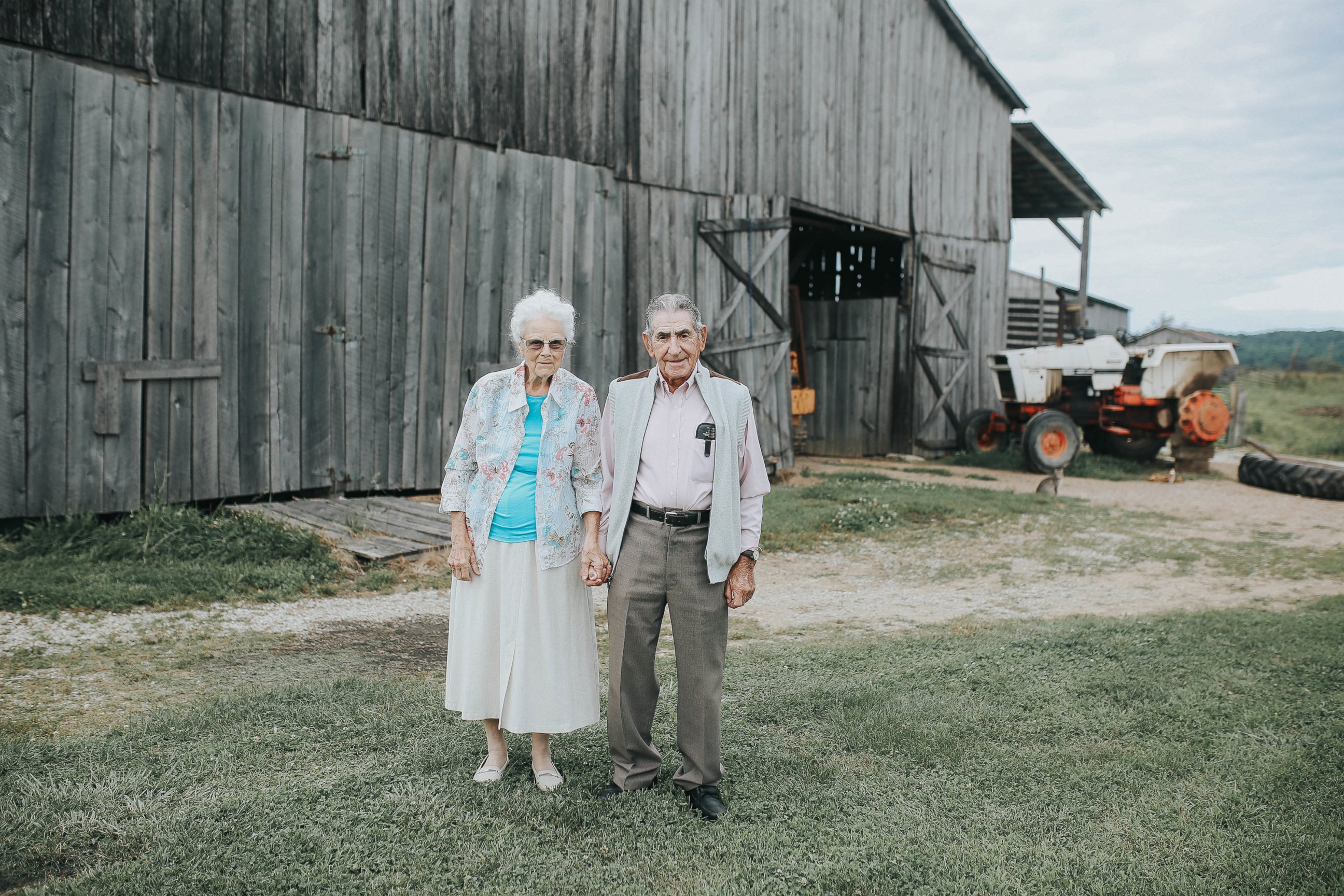 PHOTO: Ollie and Donald King's granddaughter arranged for the lovebirds to have a photo shoot on their farm in Crab Orchard, Ky.