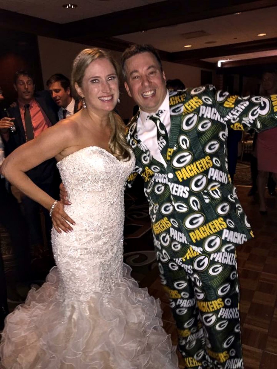 PHOTO: Green Bay super fan, Ryan Holtan-Murphy, marries woman with the last name of Packer in elaborate Packers-themed wedding.