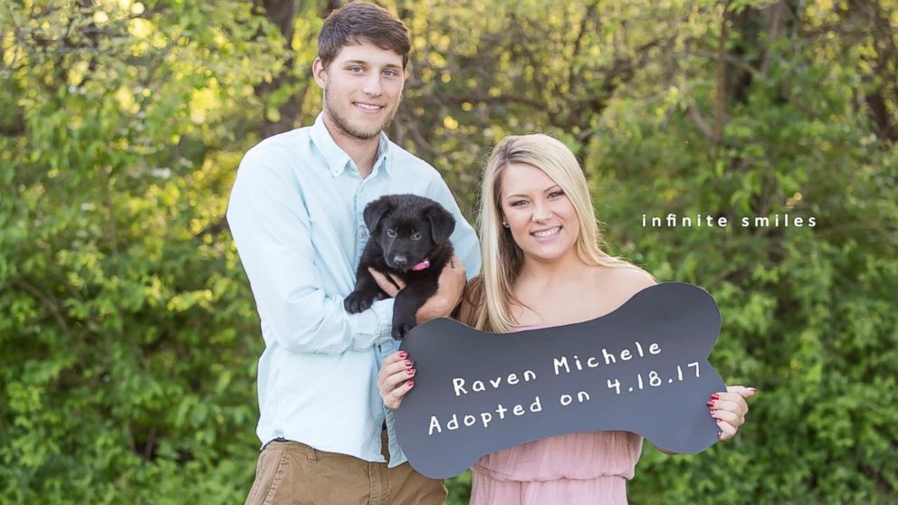Kennedy Sartwell and Jake Terry announced their new puppy with a paw-dorable sex reveal photo shoot.