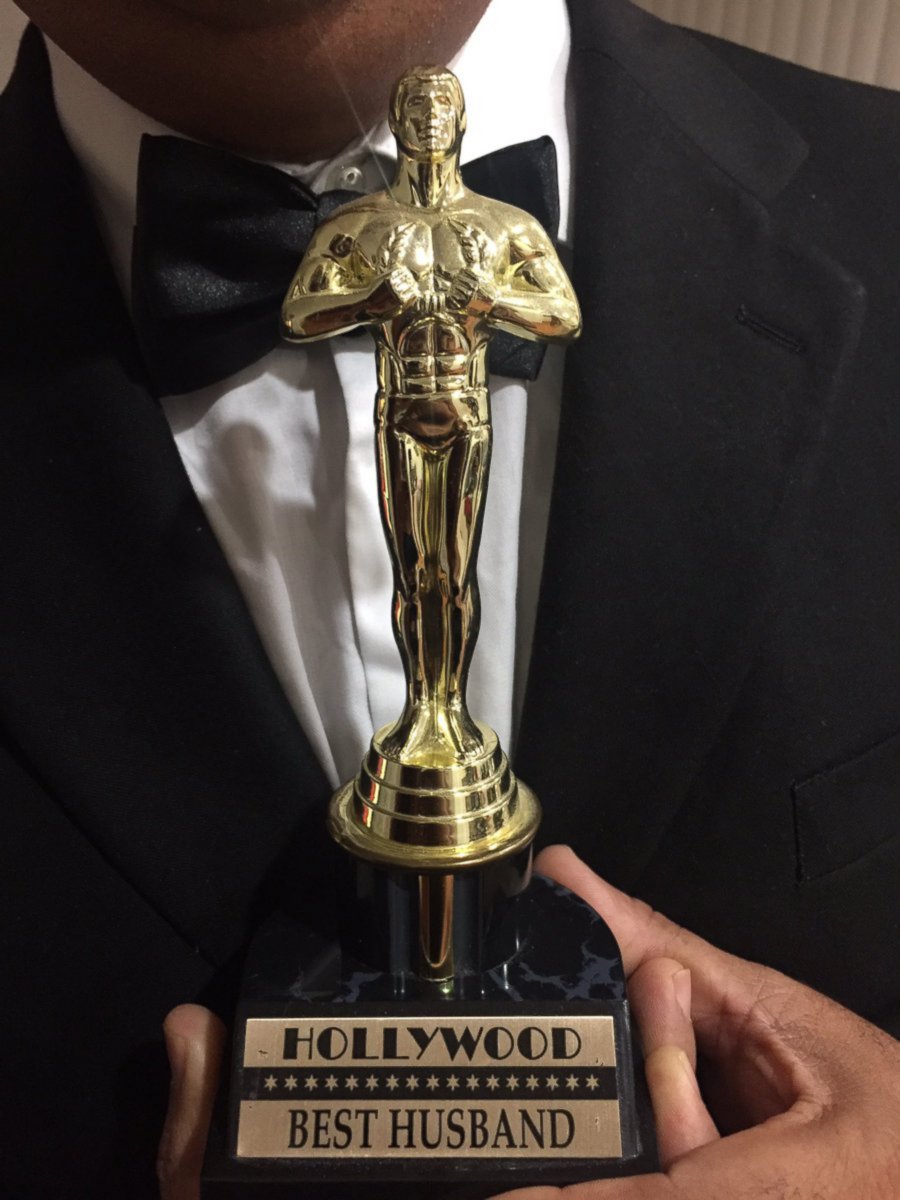 PHOTO: Trisha Brown awarded her husband, Raymond, a "best husband" Oscar in honor of the Academy Awards.