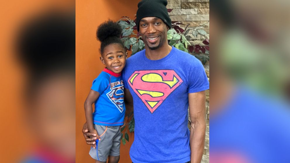 PHOTO: A photo of Robert Selby and his 3-year-old son Chase has gone viral, bringing awareness to Chase and congenital heart defects in children.