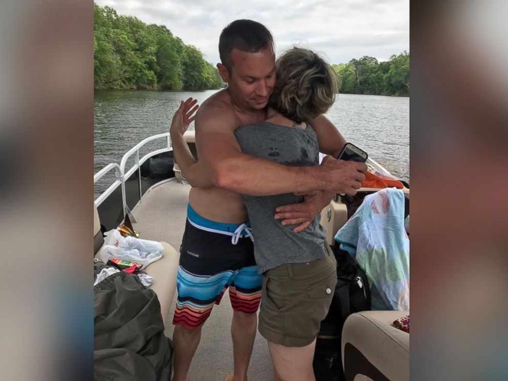 PHOTO: Spencer Phillips of Southern Skin Divers Supply helped a devastated Brooke Leavins find her engagement ring lost in Alabamas Coosa River.