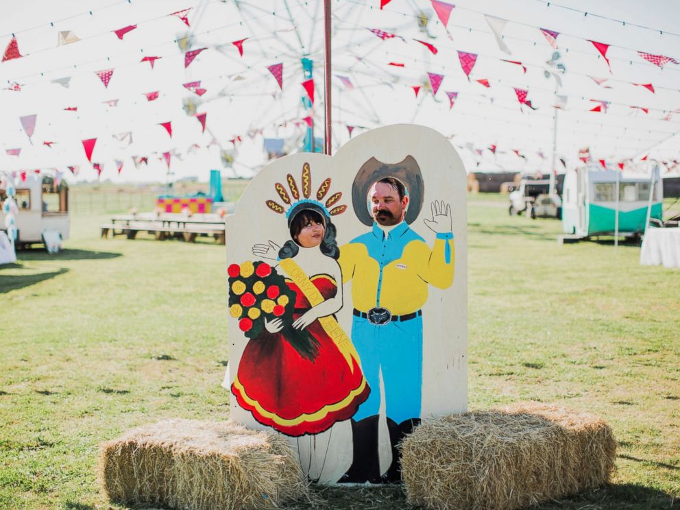 Throws An Epic State Fair Themed Wedding Complete With Ferris Photo Evan And Melissa Tate Of Rockwall Texas Threw An Elaborate State