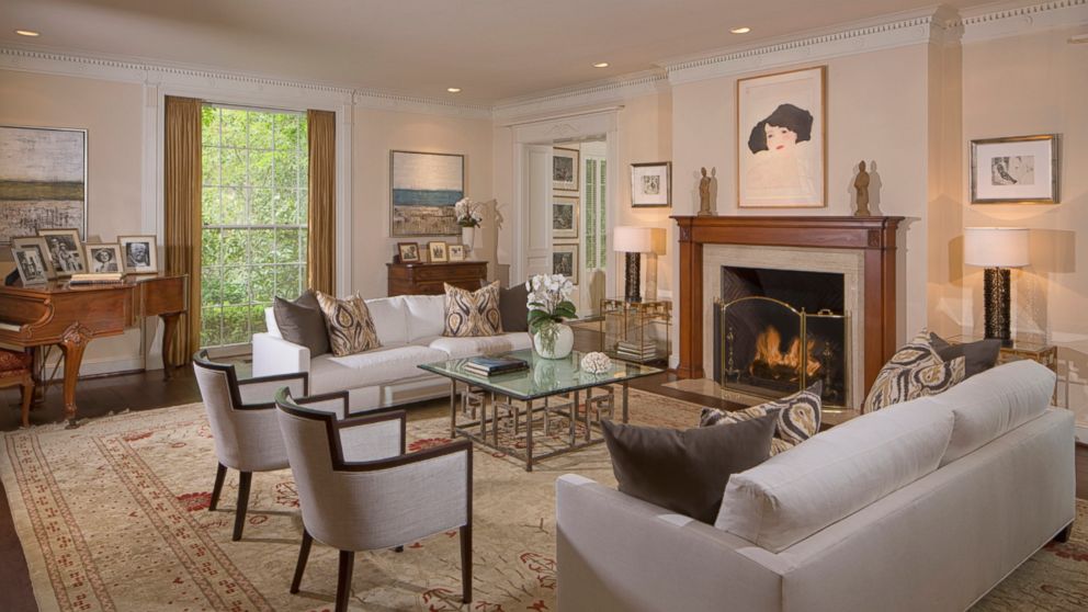 PHOTO: The living room inside Taylor Swift's $25 million mansion in Beverly Hills.
