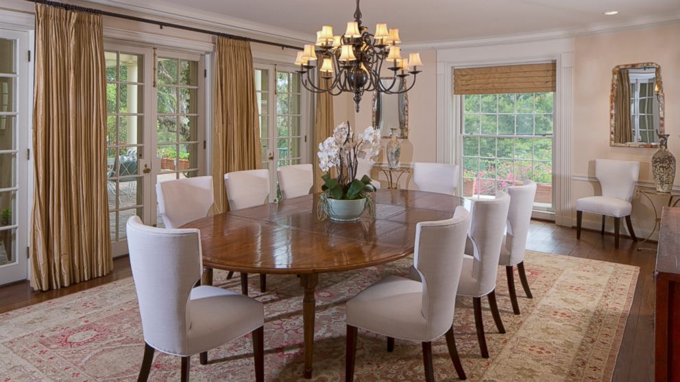 PHOTO: The dining room inside Taylor Swift's $25 million mansion in Beverly Hills