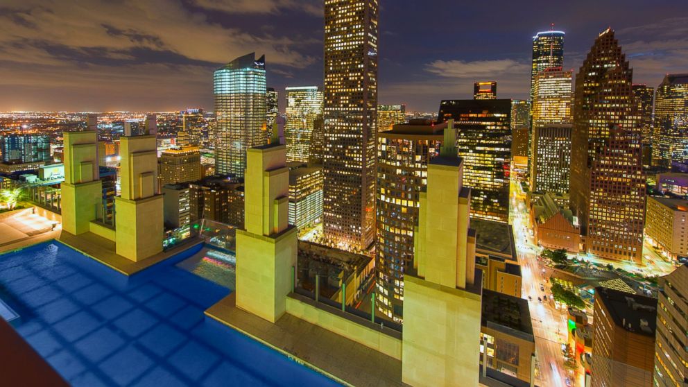 Rooftop pool hangs 500 feet above downtown Houston - ABC News