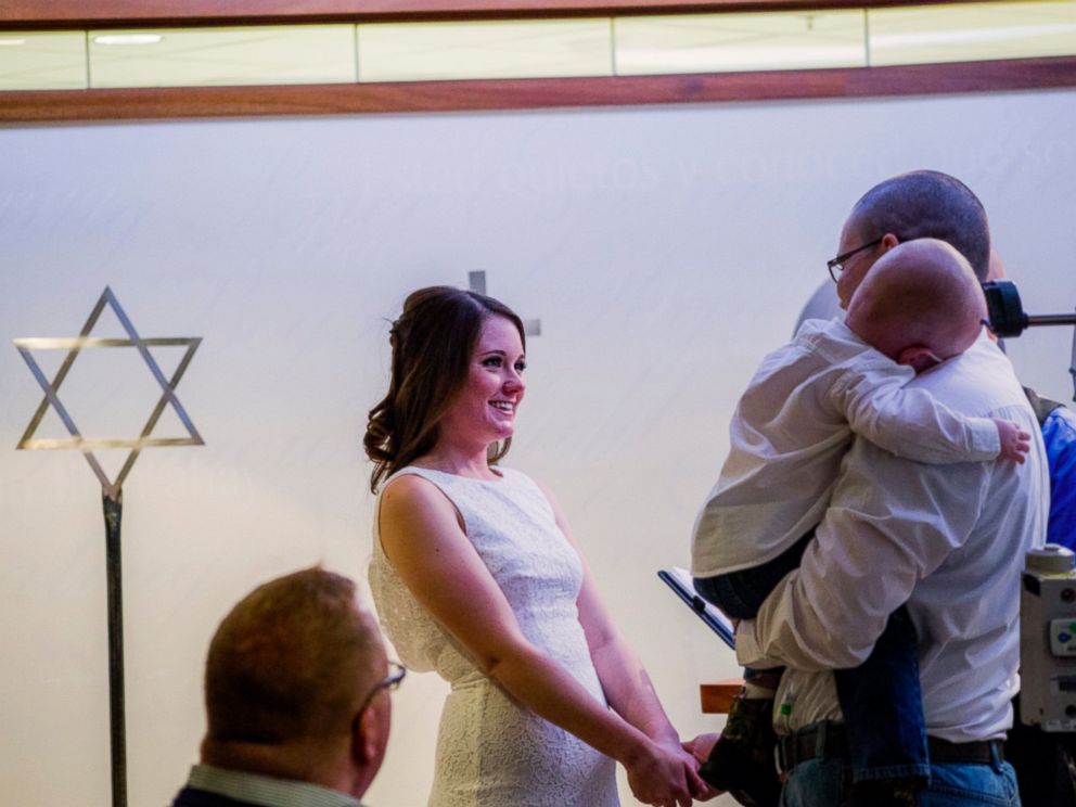 PHOTO: On Jan. 7, Celia Kinzel, 26, and Geff Kinzel, 32, wed in the chapel of Nationwide Childrens Hospital in Columbus, Ohio where their son Logan, 2, is a patient.
