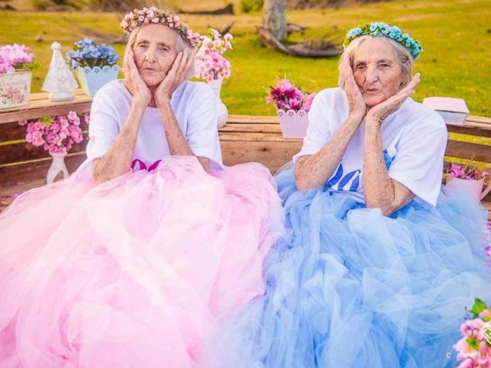 PHOTO:Brazilian twin sisters Maria Pignaton Pontin and Paulina Pignaton Pandolfi celebrated turning 100 on May 24 with a whimsical photo shoot.