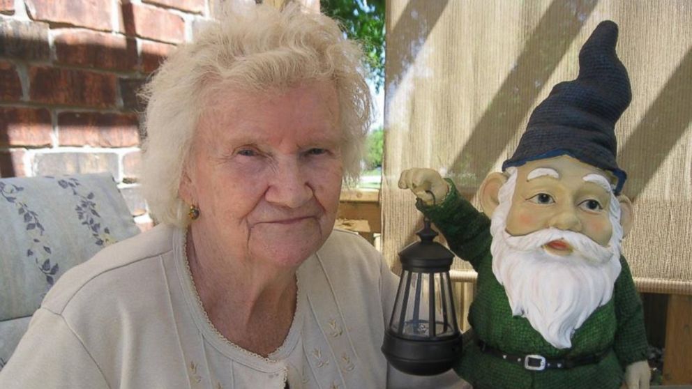 Jane Gilbert of Toronto, Canada has asked the Internet to send her mom, Doreen Gilbert, 85, Christmas cards.