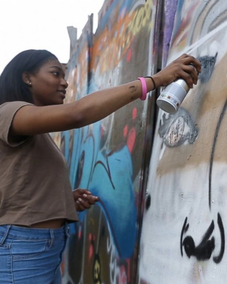 Graffiti Apprentices In Washington Dc Help Create Street Murals To Combat Illegal Tagging Abc News