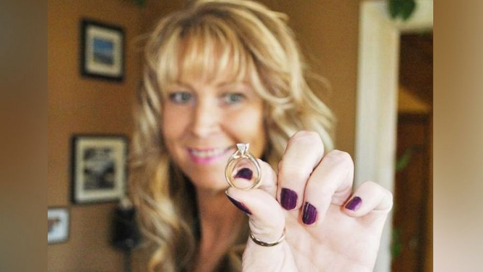 Lisa Bailey from Stellarton, Canada was reunited with her anniversary ring after she lost it three years ago.