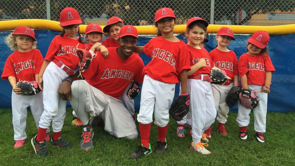 As a coach for the only all-girls team in a West L.A. little league, Doyin Richards empowers his young players with feminist values. 