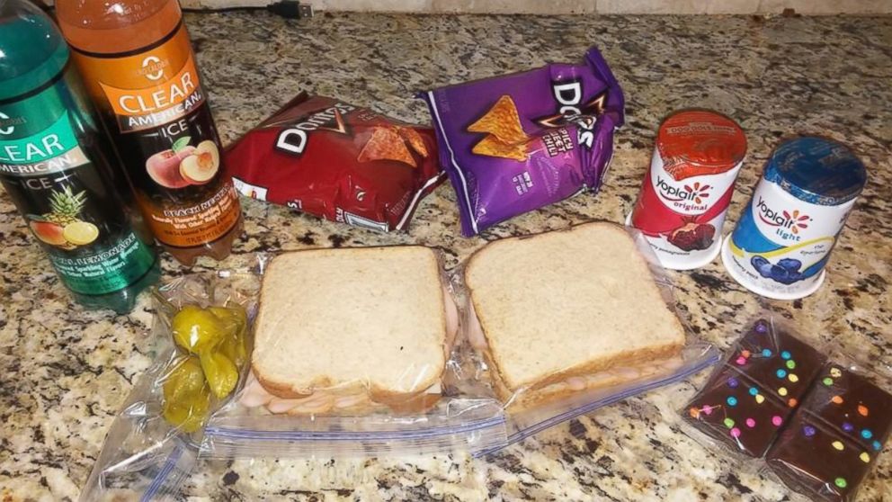 Mom Makes Lunch for Son's Classmate Who Can't Afford It, Spurs Kindness ...