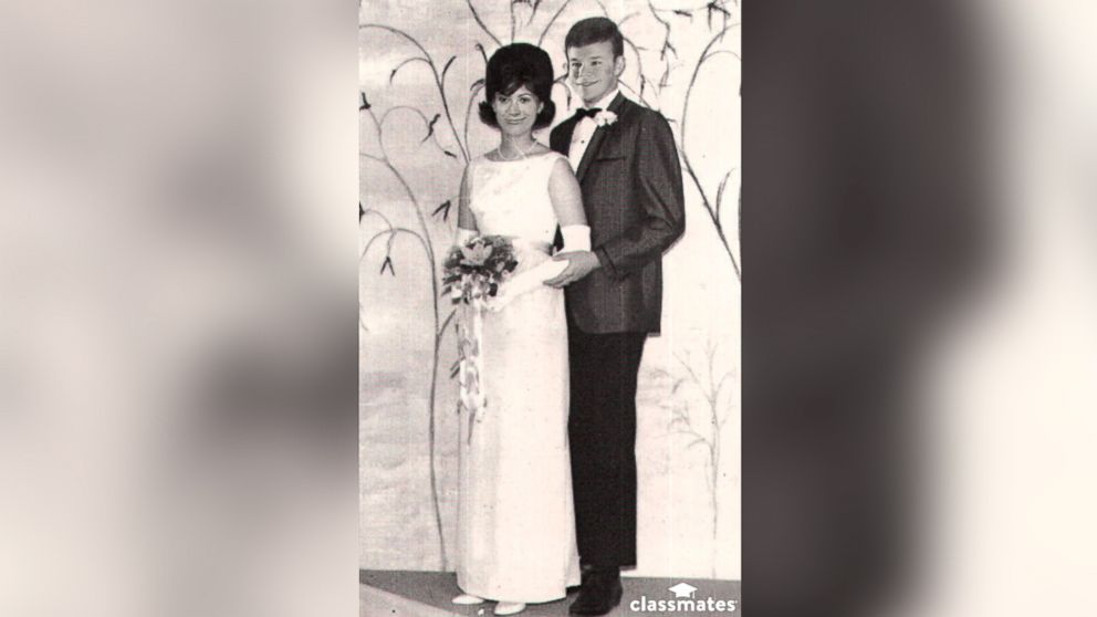 PHOTO: Prom photo fashion from 1960's. 