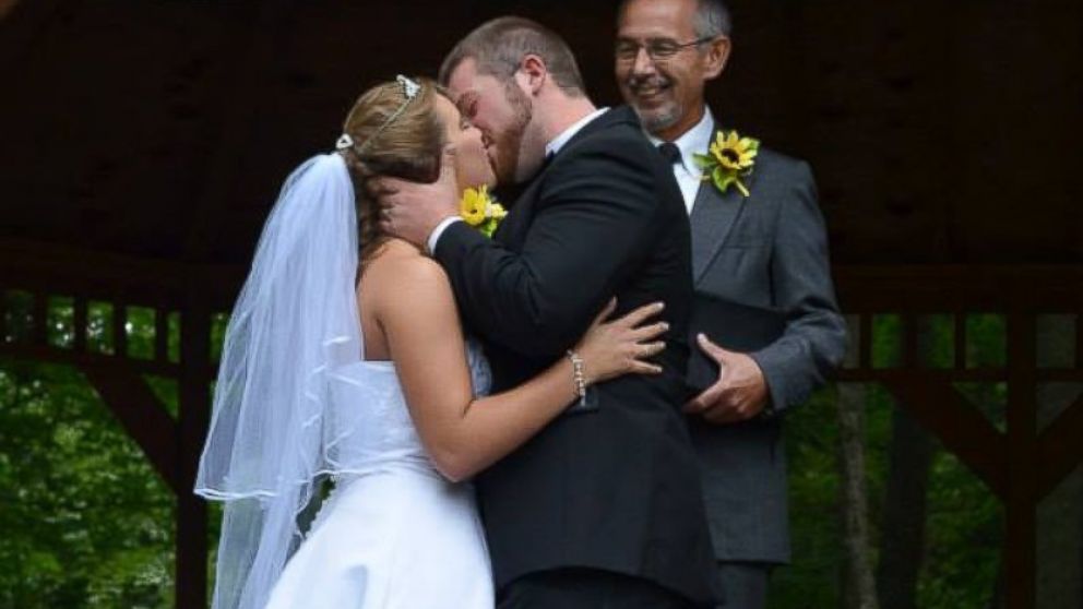 PHOTO: Jeremy Stamper said his wife Justice lost the memory of their wedding day.