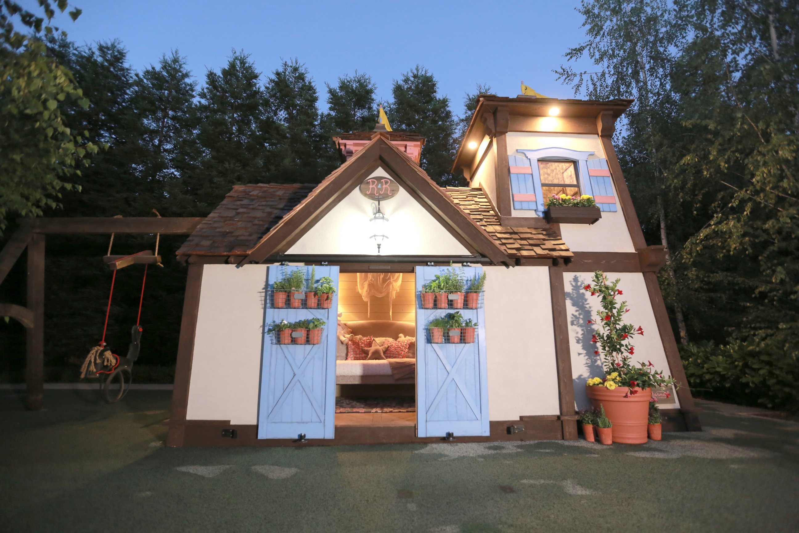 PHOTO: Steph Curry's daughter, Riley, gets surprised with the horse-themed playhouse of her dreams on TLC's "Playhouse Masters," premiering August 23 at 10 p.m. EST.