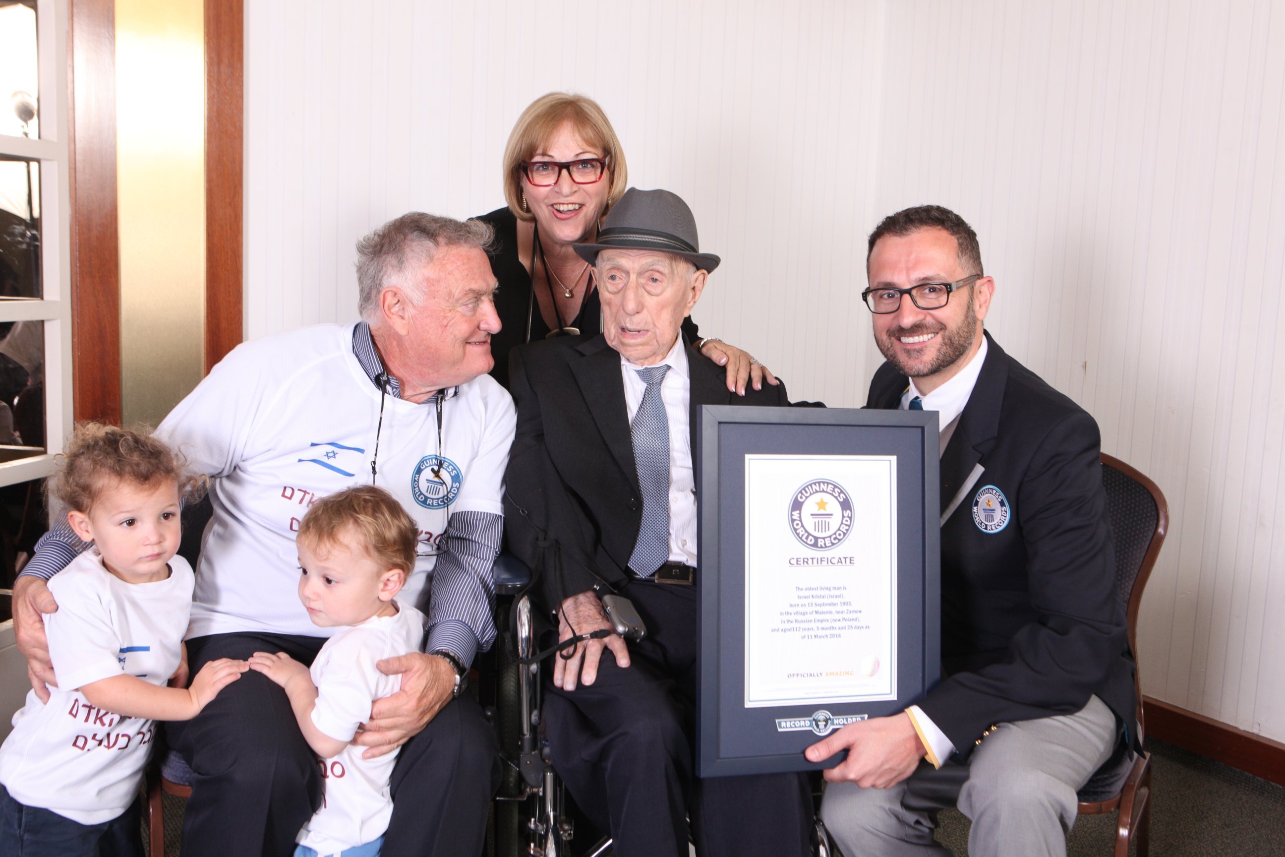 PHOTO: Kristal photographed with his daughter, Shula Kuperstach, his great grandchildren and Marco Frigatti, head of records.