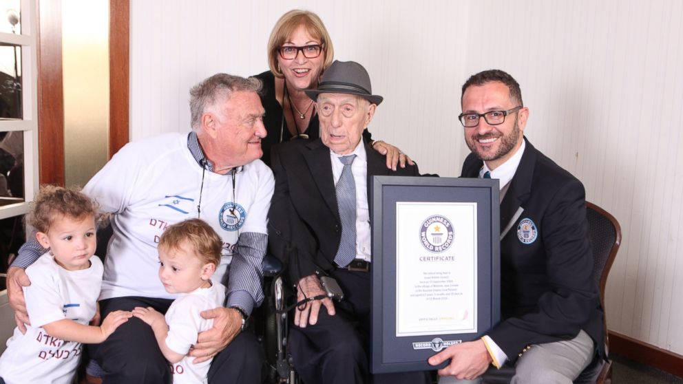 PHOTO: Kristal photographed with his daughter, Shula Kuperstach, his great grandchildren and Marco Frigatti, head of records.