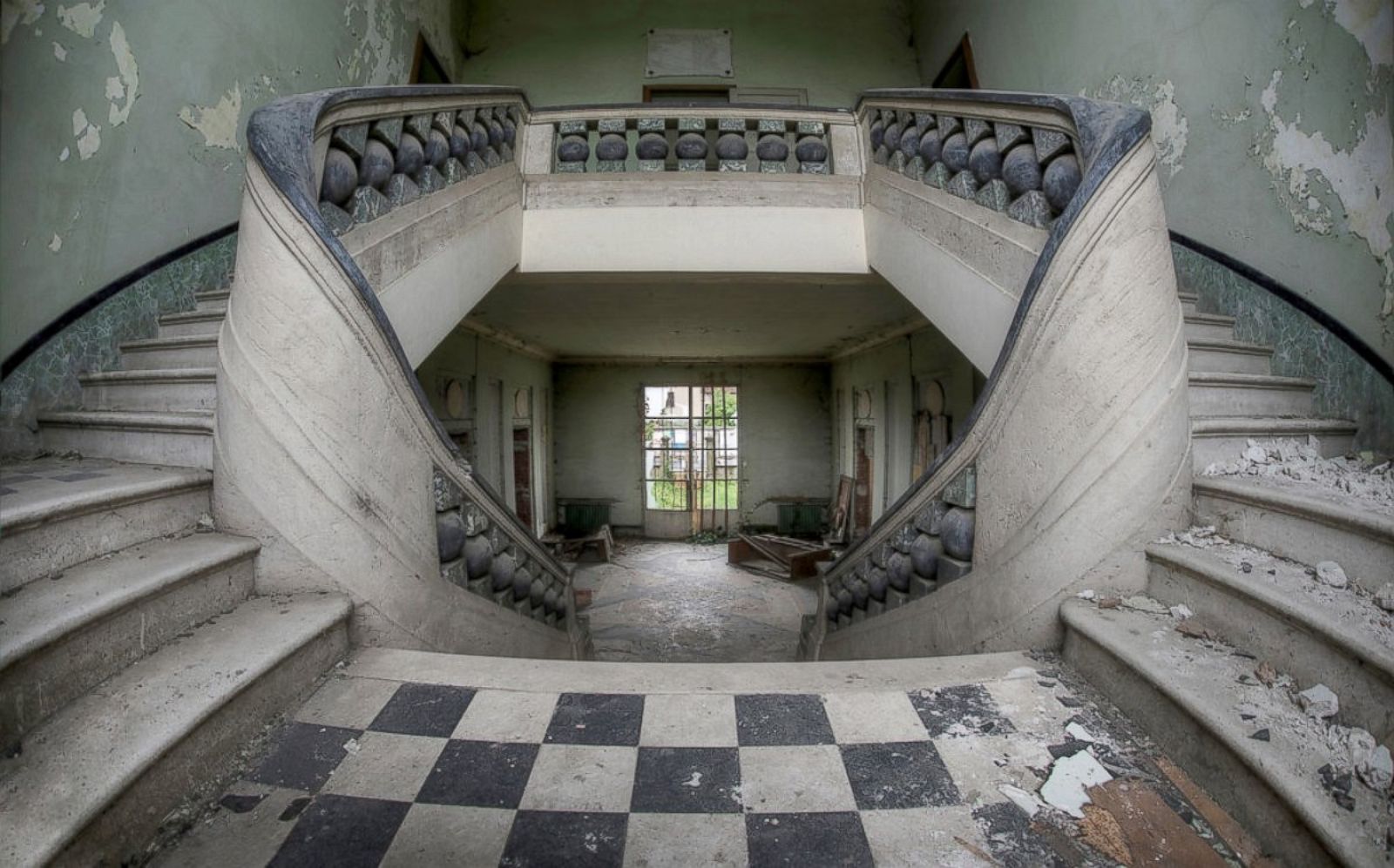 Images of These Abandoned Places Will Give You Chills Photos | Image