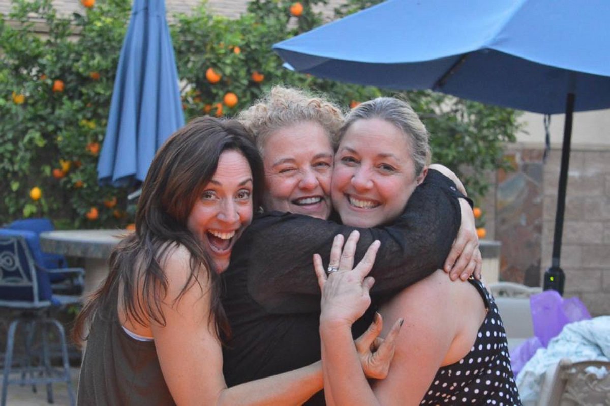 PHOTO:Ochoa photographed with her two sisters during their reunion.
 