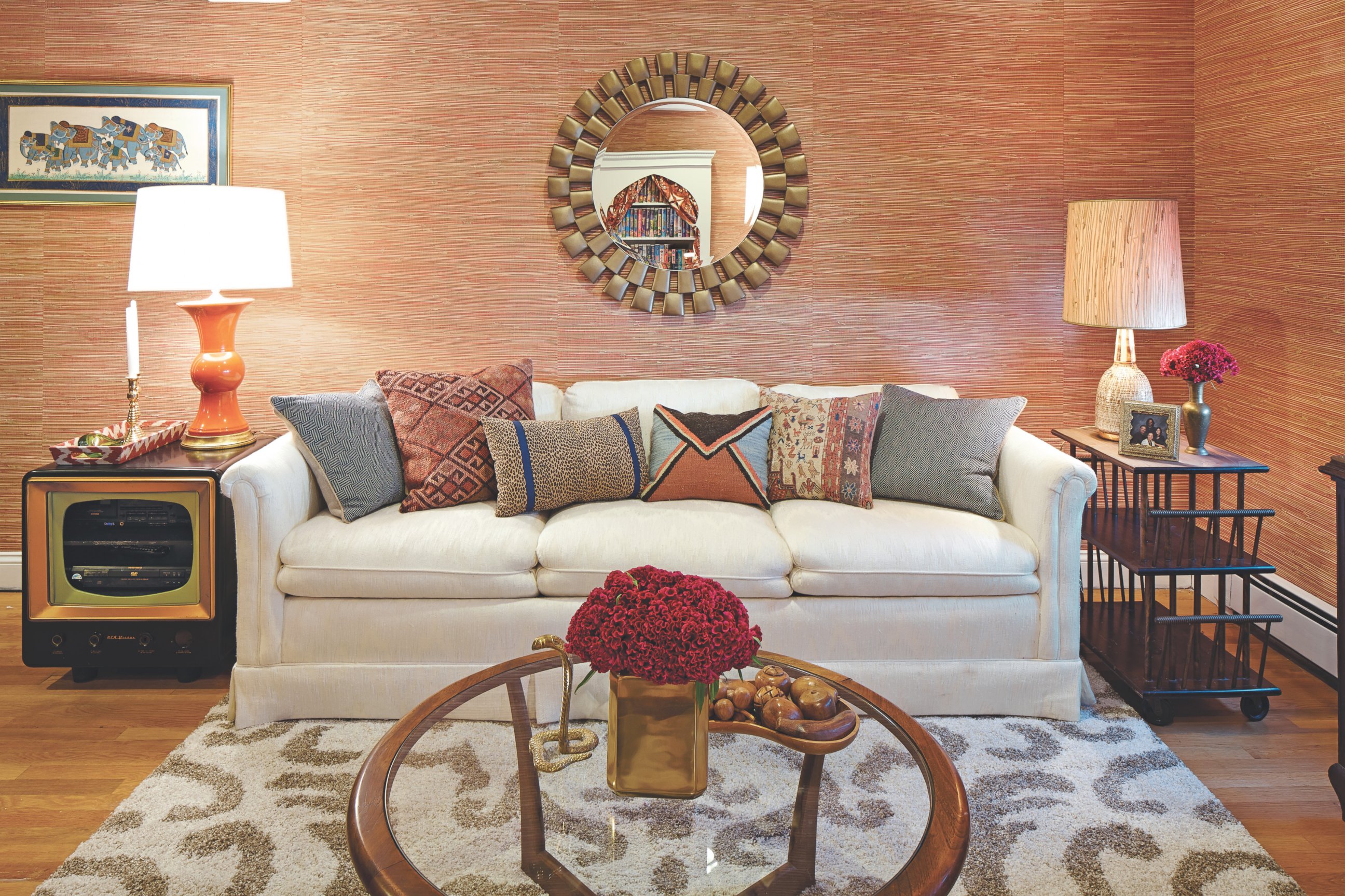 PHOTO: Lara Spencer creates a focal point to remake this room, as seen in her new book, "Flea Market Fabulous."
