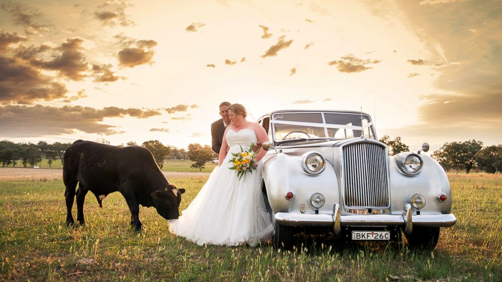 Brian and Rebecca Pepper had an unexpected guest at their Australian wedding.
