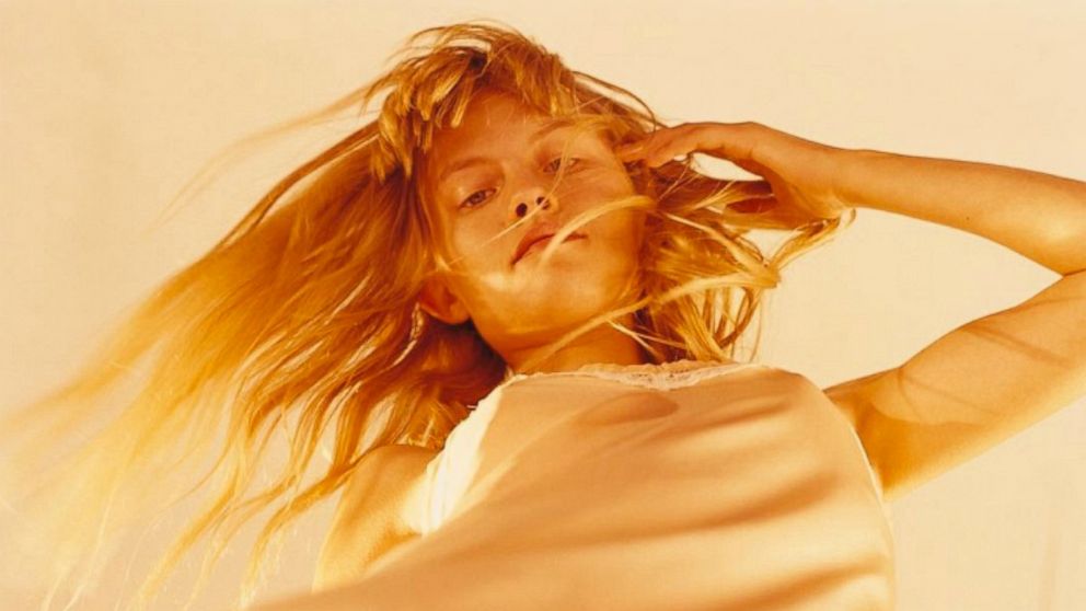 driehoek Lengtegraad Flash Calvin Klein's New, Racy Ad Campaign Sparks Controversy - ABC News