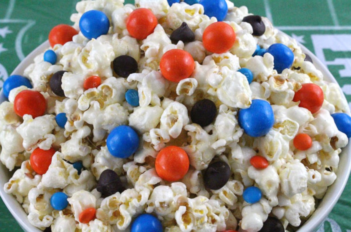 PHOTO:The blog, Two Sisters Crafting, created a "Denver Broncos Popcorn" recipe, pictured here.
