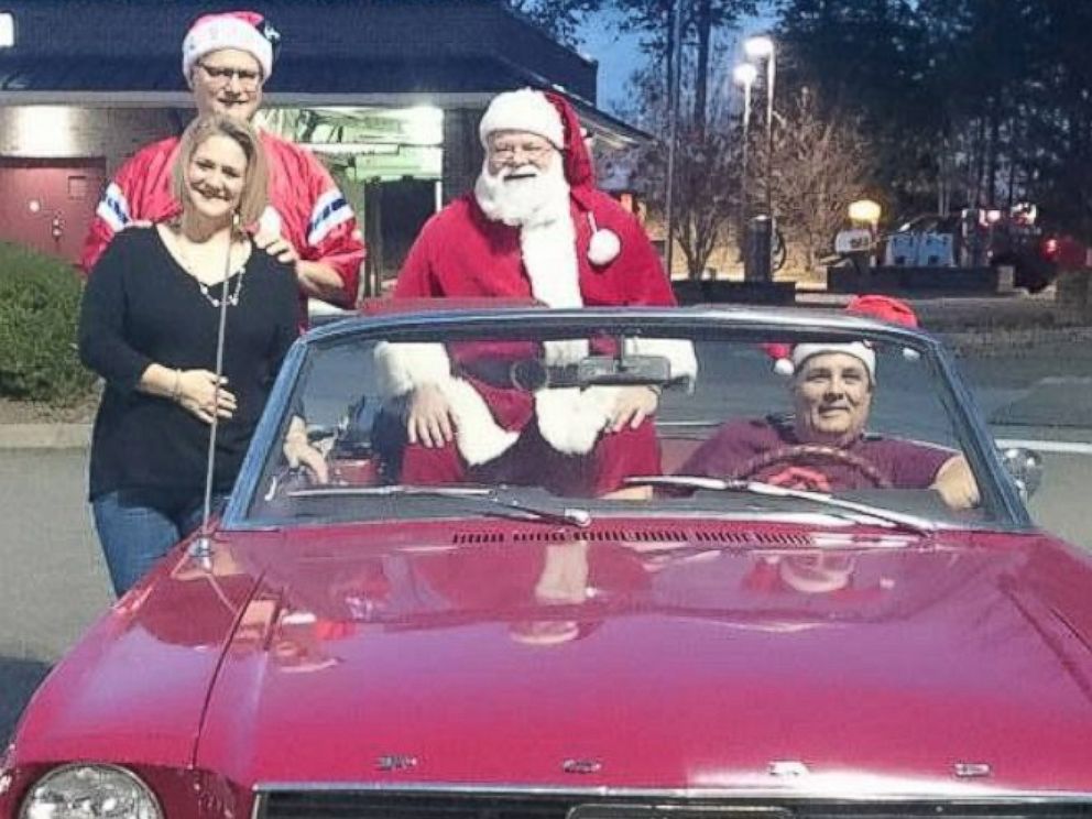 PHOTO:The neighborhood rallied around the girl after her family was told she may not make it through Christmas.