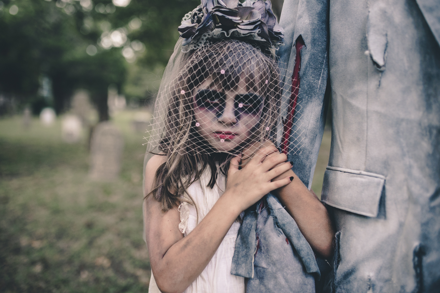 PHOTO: The Peveto family, of Dallas, holds annual eerie Halloween daddy-daughter photo shoots.