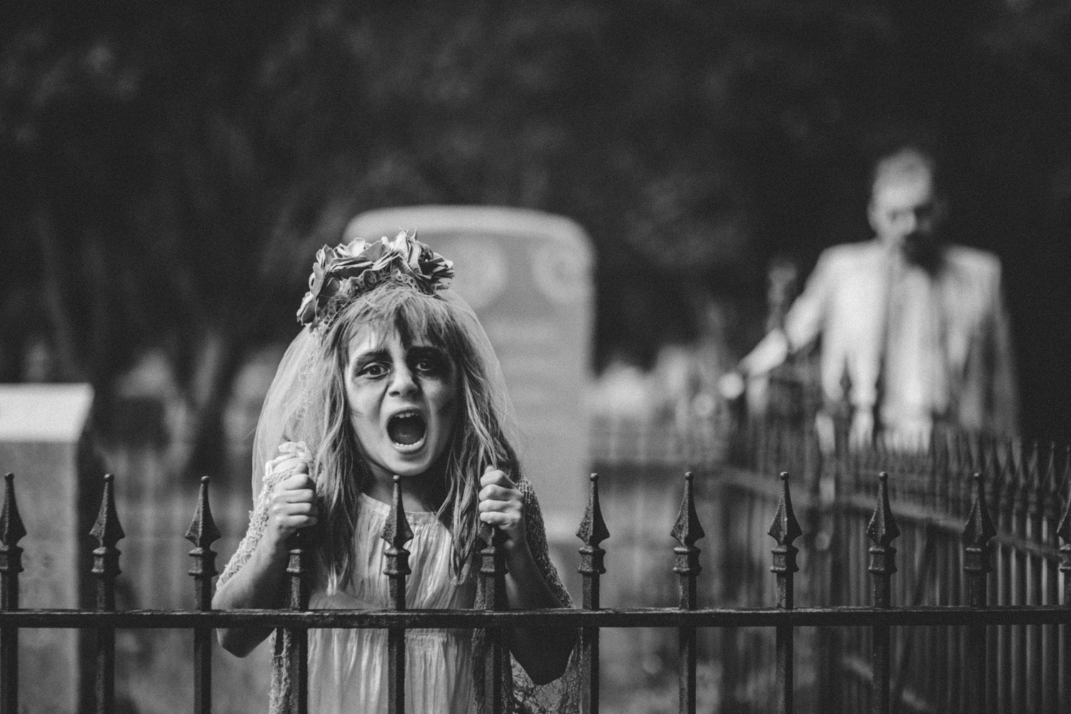 PHOTO: The Peveto family, of Dallas, holds annual eerie Halloween daddy-daughter photo shoots.