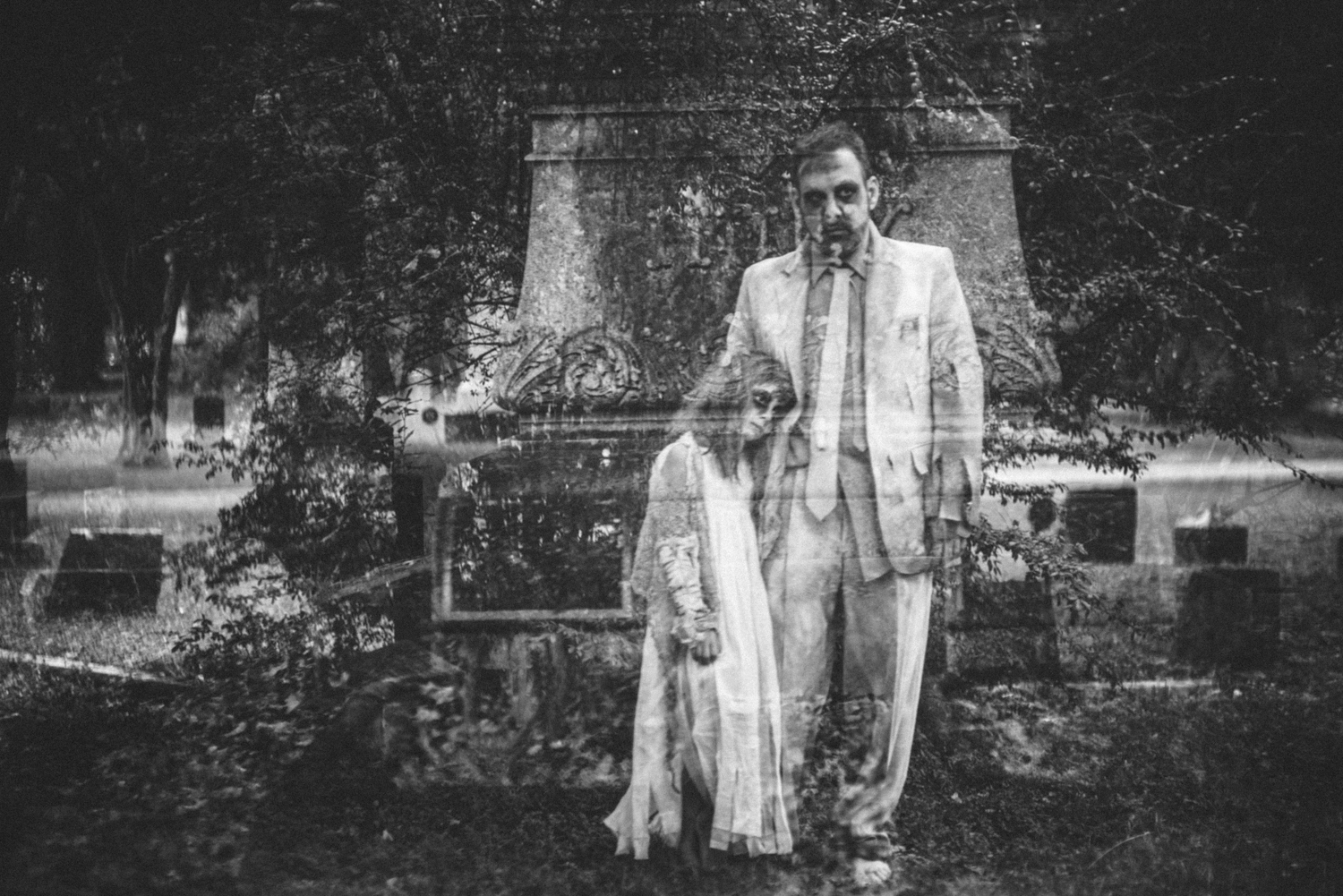 PHOTO: The Peveto family, of Dallas, holds annual eerie Halloween daddy-daughter photo shoots.