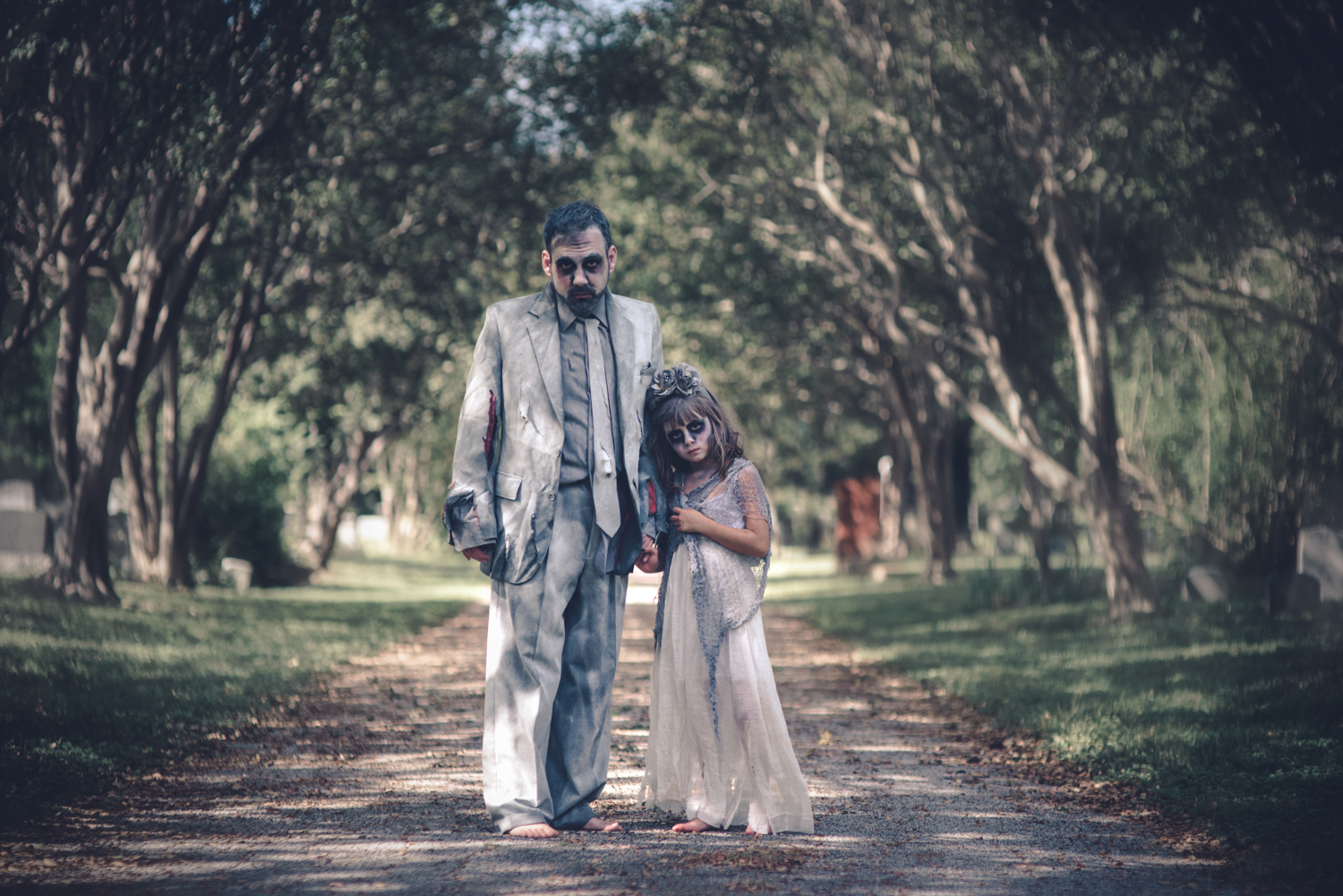PHOTO: The Peveto family, of Dallas, holds annual eerie Halloween daddy-daughter photo shoots.