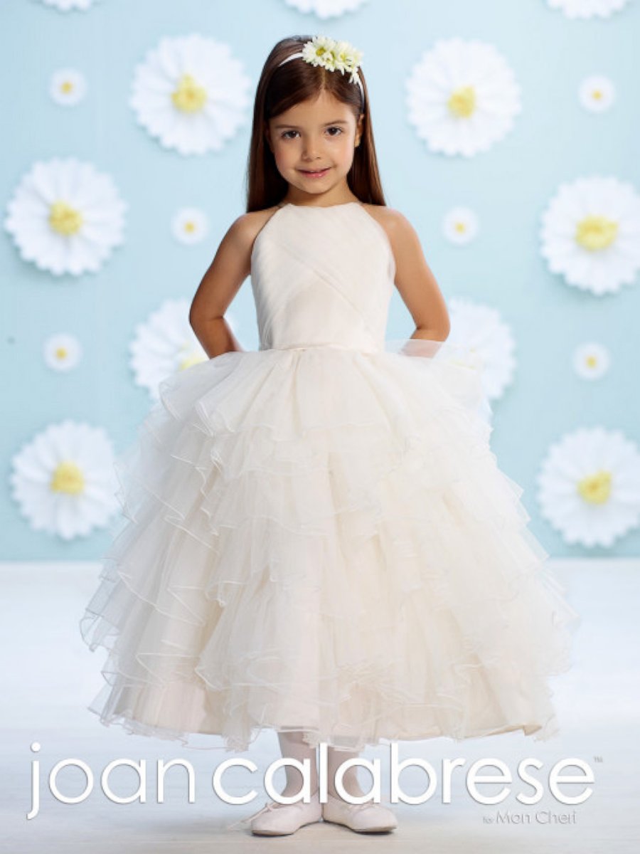 PHOTO: Kellie Gould, editor in chief of The Knot, shows "Good Morning America" the hottest flower girl dress trends of 2016.
