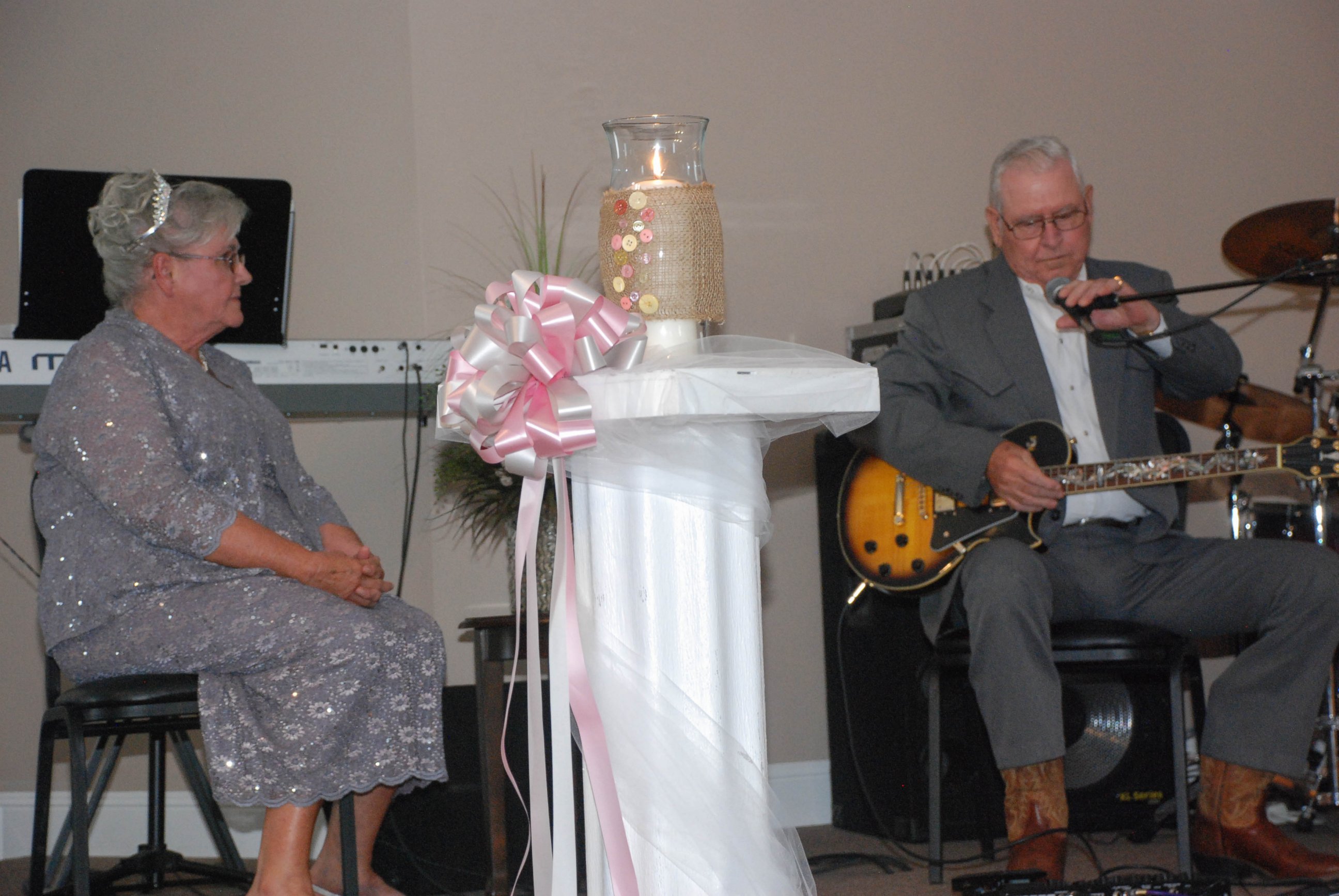 PHOTO: The wedding was a country affair, where Johnny wore boots and played the guitar while guests enjoyed barbecue.