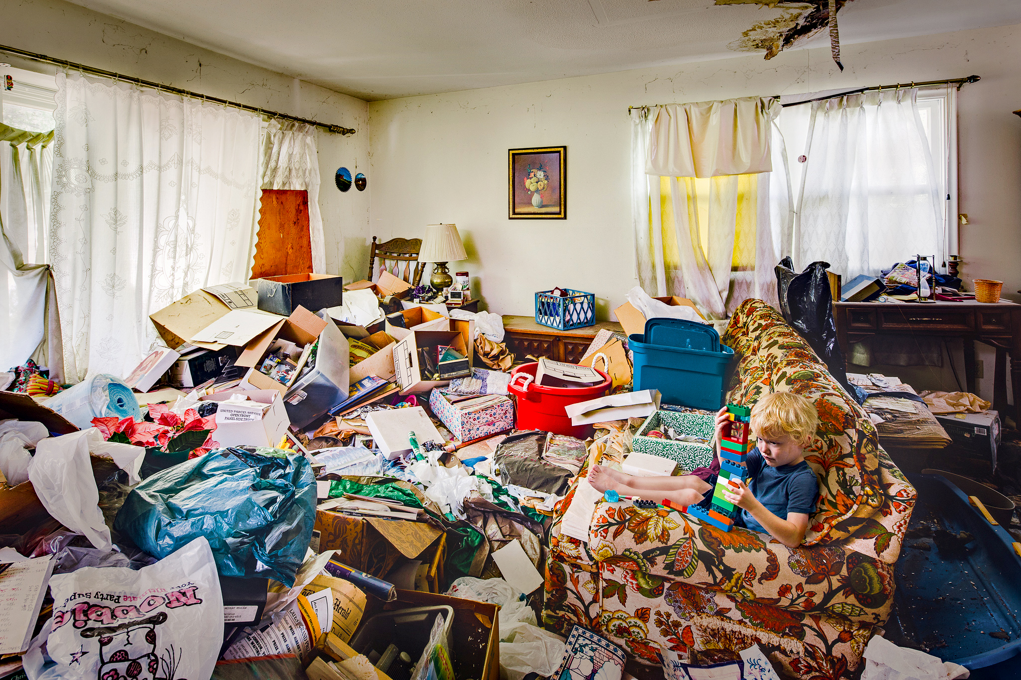 PHOTO: Geoff Johnson photographed what it's like growing up in a hoarder's house.