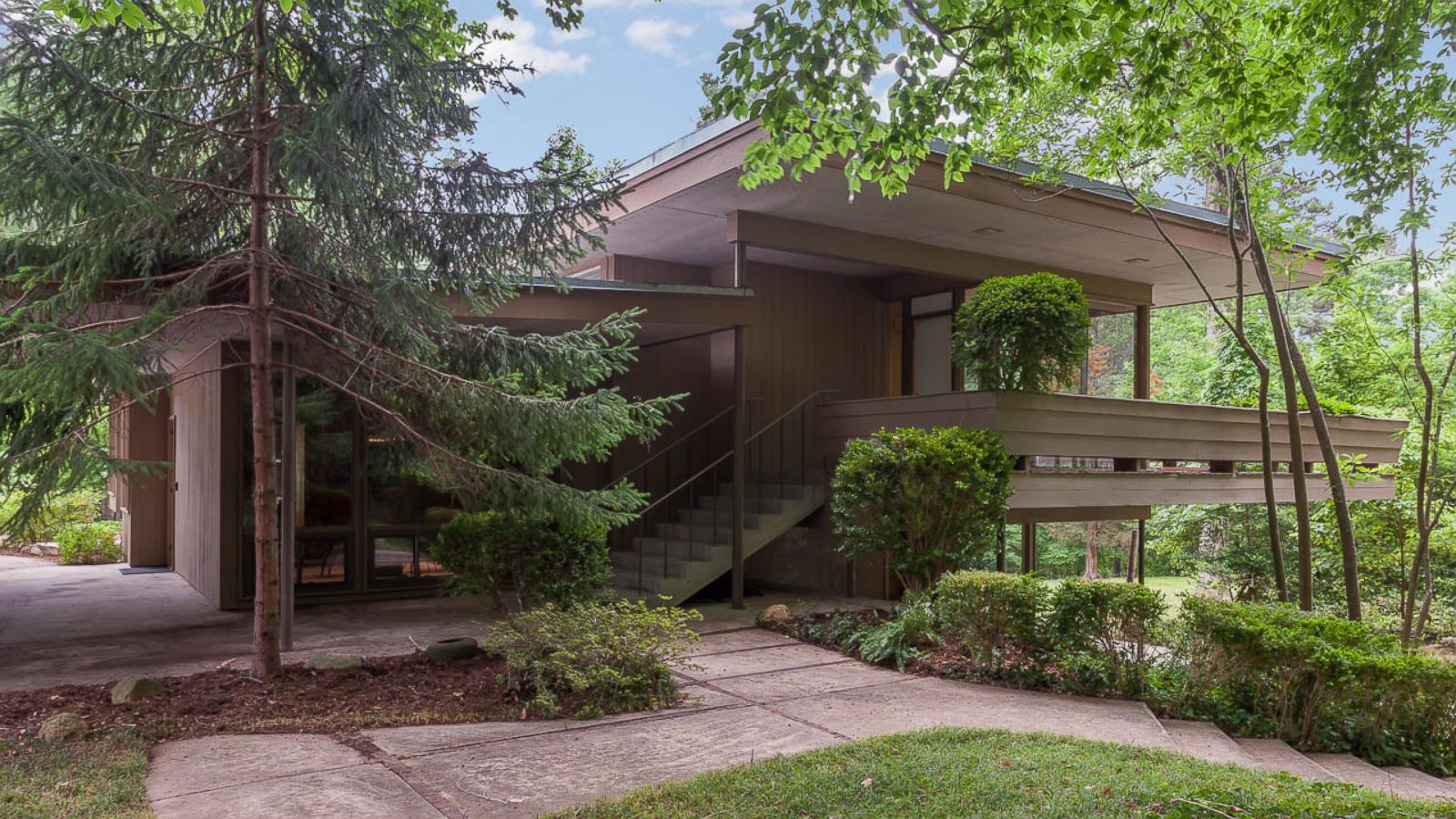 James Taylors $1.5 Million Childhood Home Hits Auction Block - ABC News