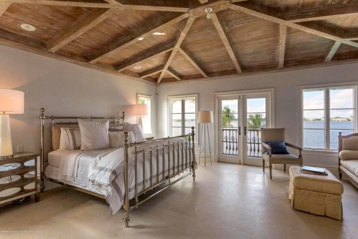 PHOTO: A bedroom inside a $27 million beachfront home in Manalapan, Florida, now on the market now owned by Billy Joel.